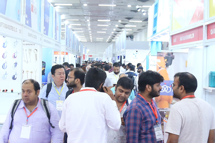 <strong>400+ Exhibitors</strong> exhibitors and more than <strong>15,000</strong> of visitors
